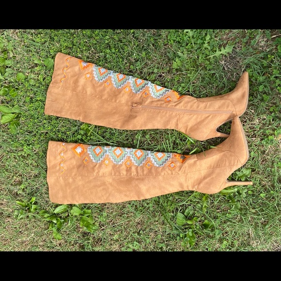Tan knee high Tribal printed boots - Picture 7 of 10
